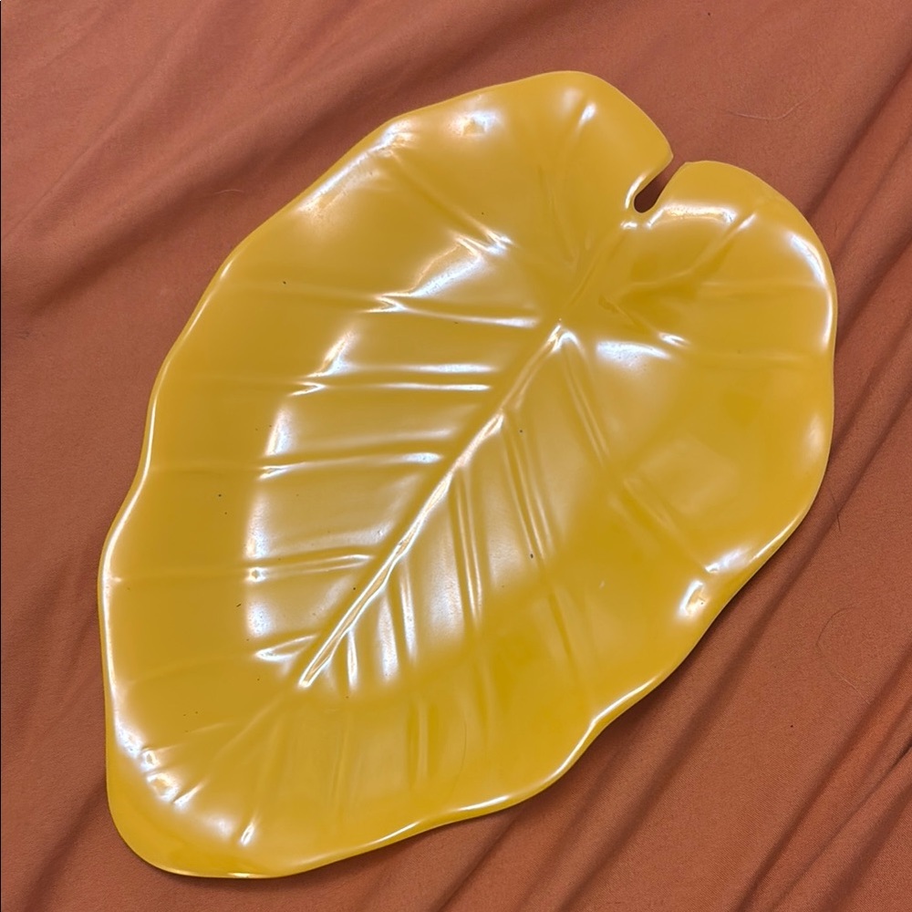 Yellow Leaf-Shaped Decorative Plate